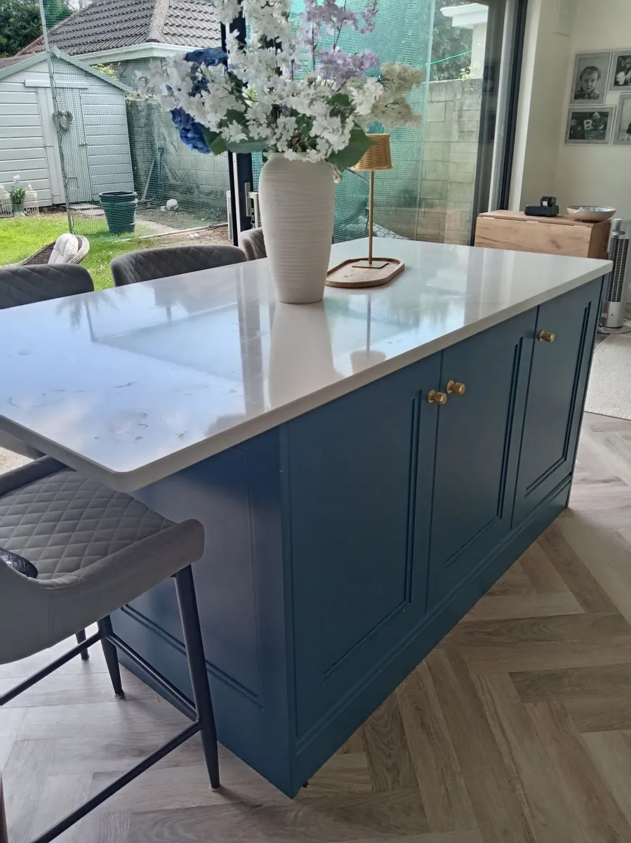 Kitchen Island - Image 3