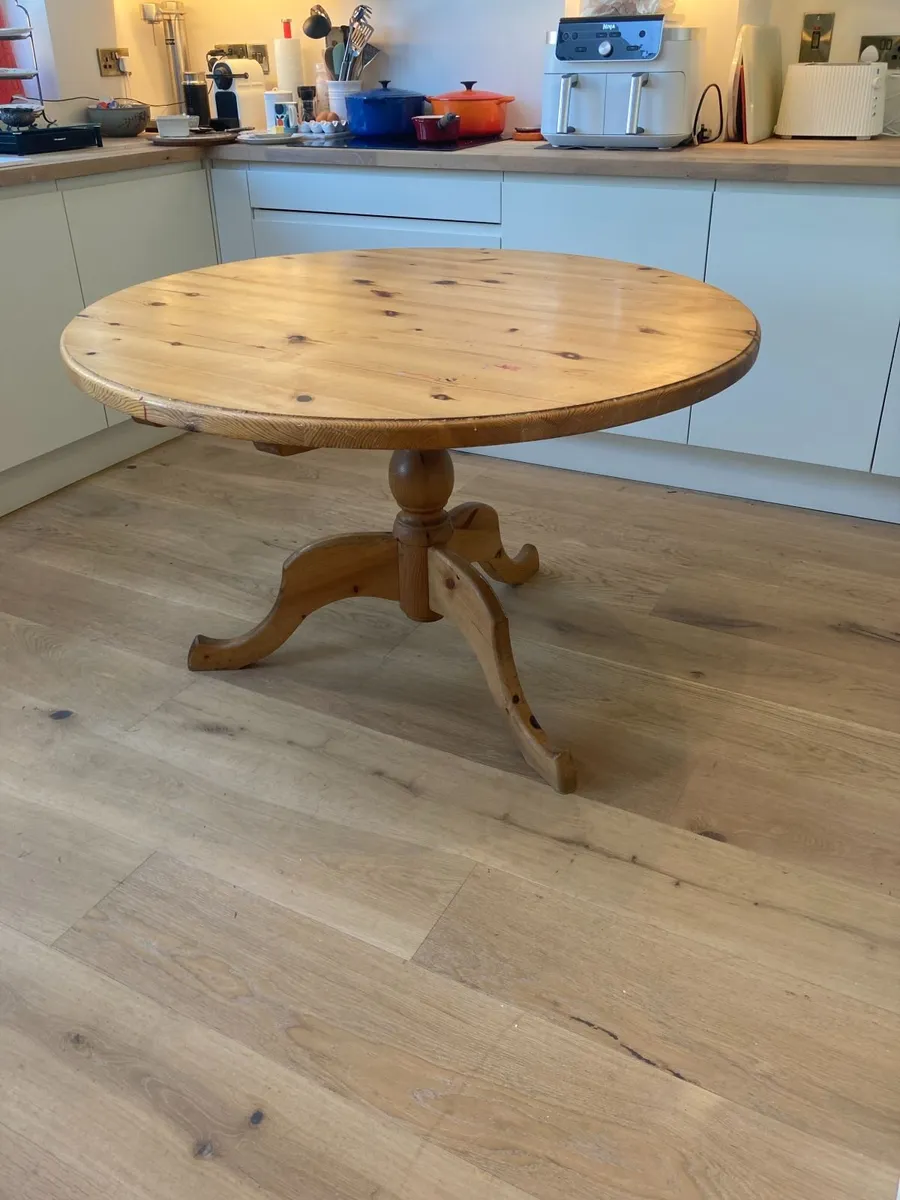 Kitchen Table - Pine - Rustic - Circular. - Image 3