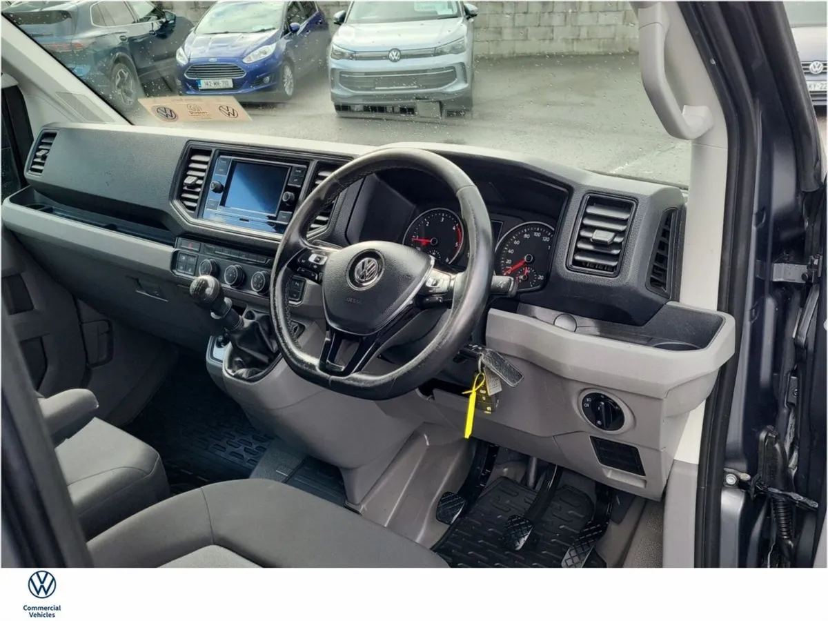 Volkswagen Crafter 4 MOTION HIGHLINE 35 MWB 177BHP - Image 3