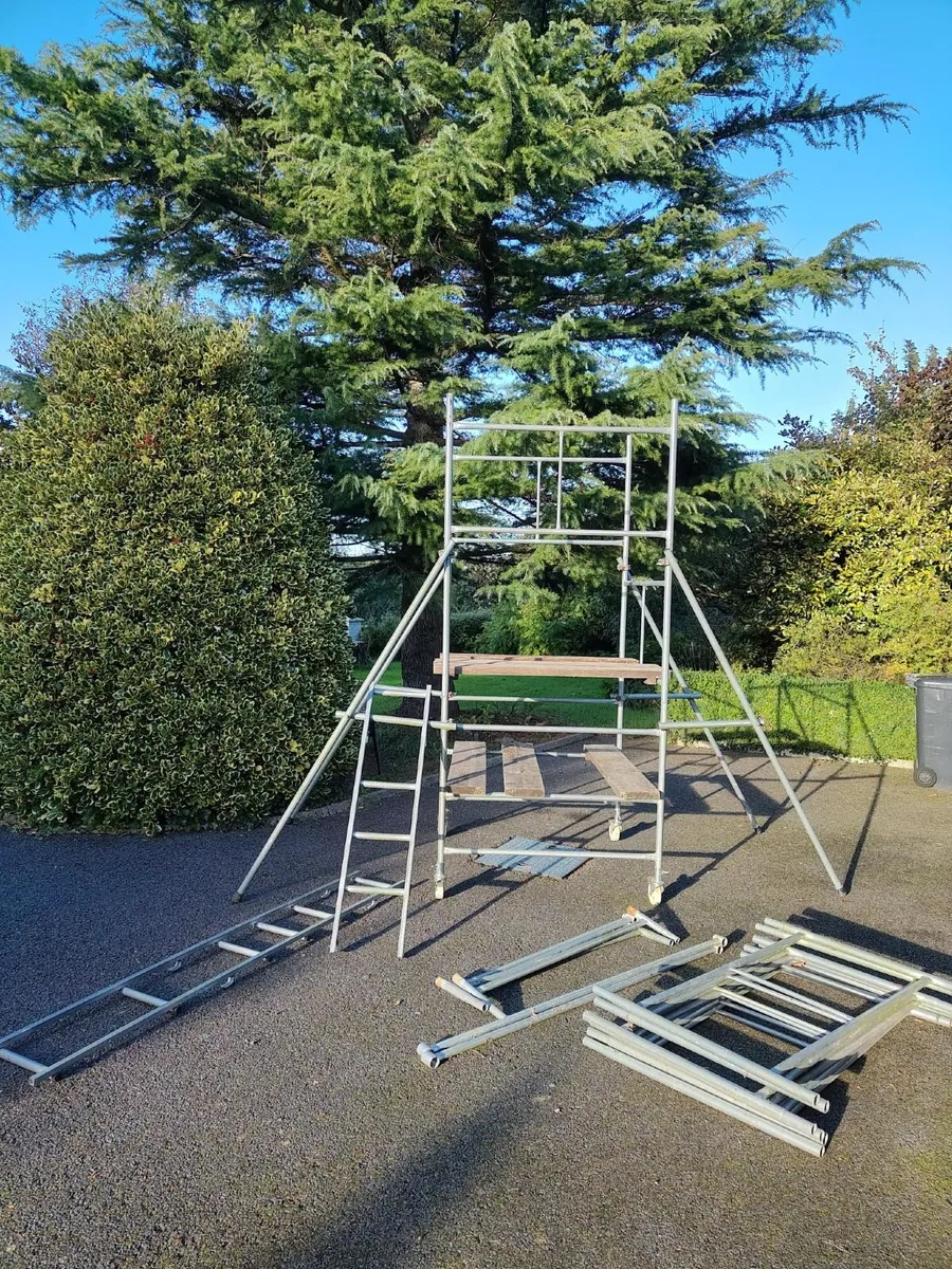 Portable  scaffolding  1,3m x 1,3m x 5,25m - Image 1