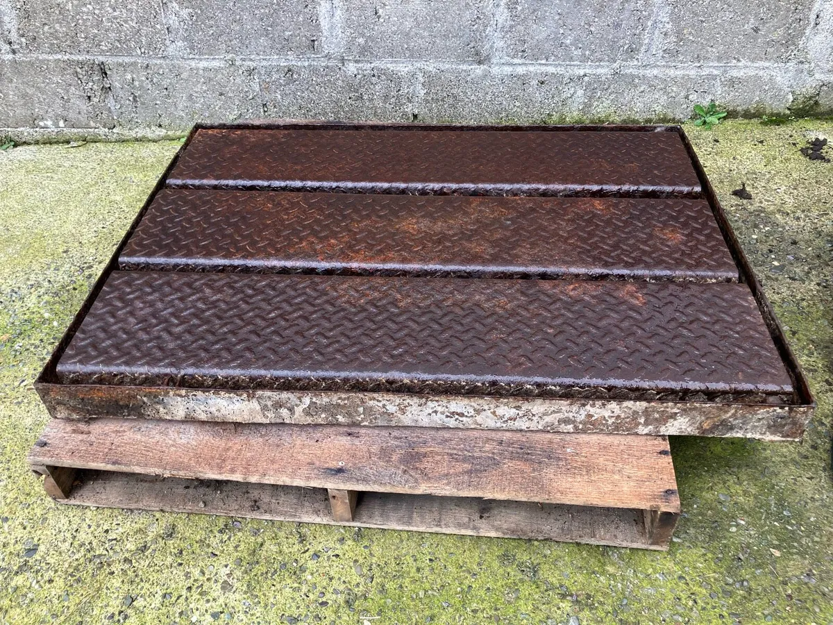 Slat Manhole Cover - Image 2