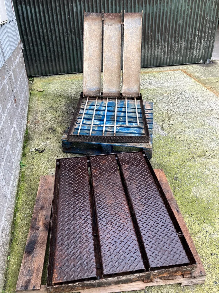 Slat Manhole Cover - Image 3