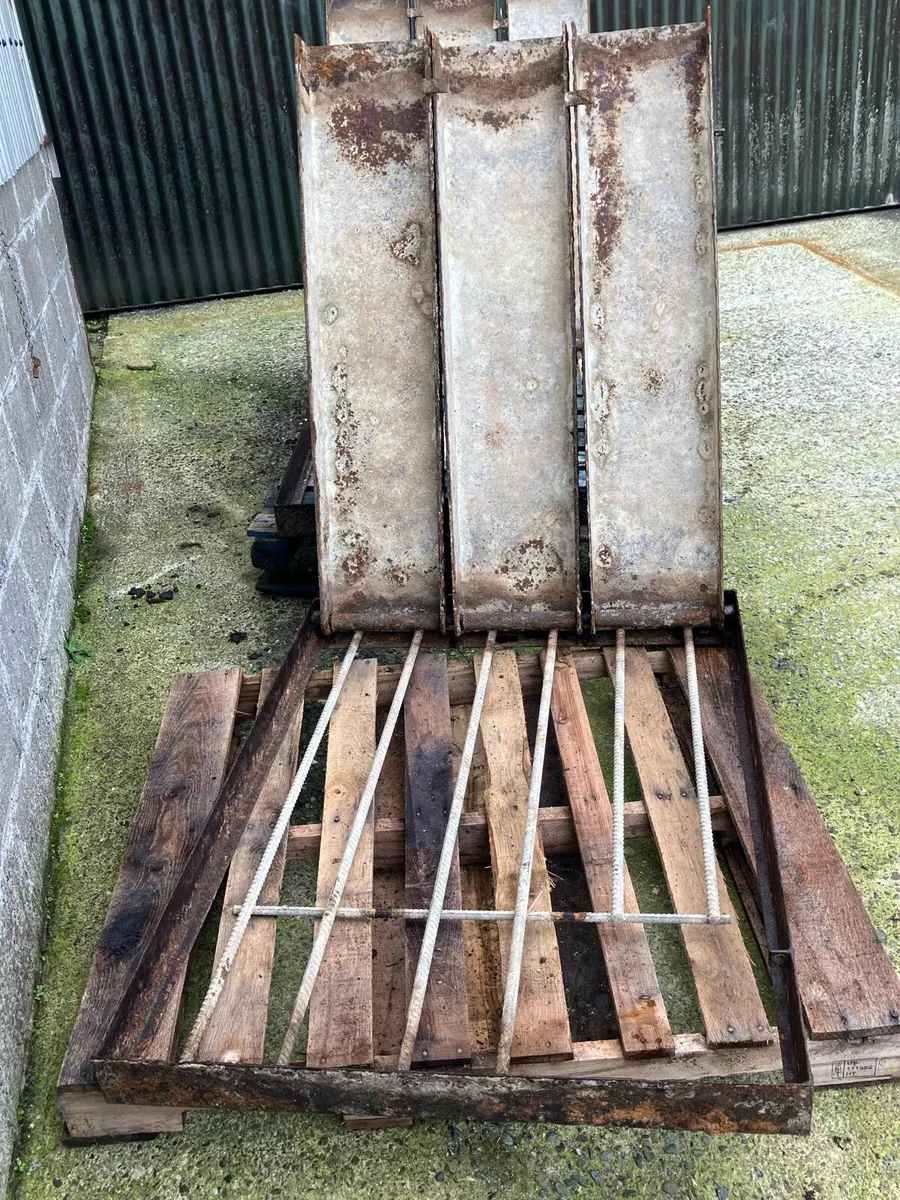 Slat Manhole Cover - Image 4
