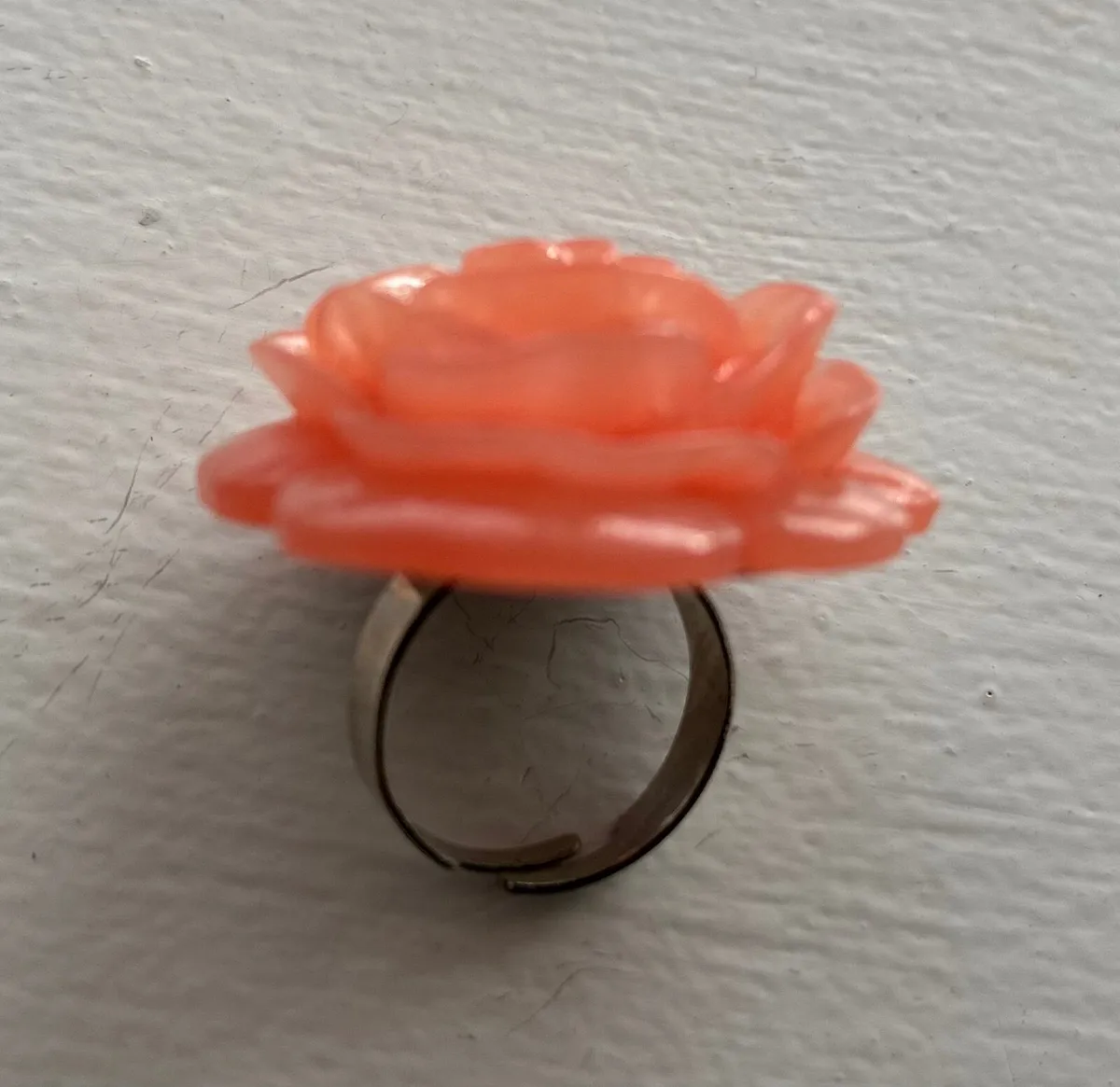 Y2K-style kitsch coral pink resin rose ring - Image 1