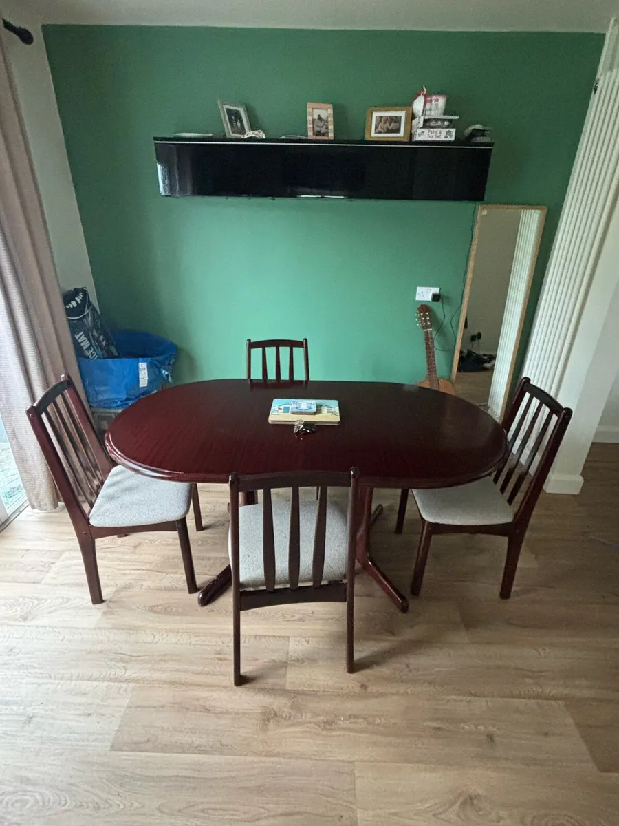 Extendable Kitchen table - Image 1