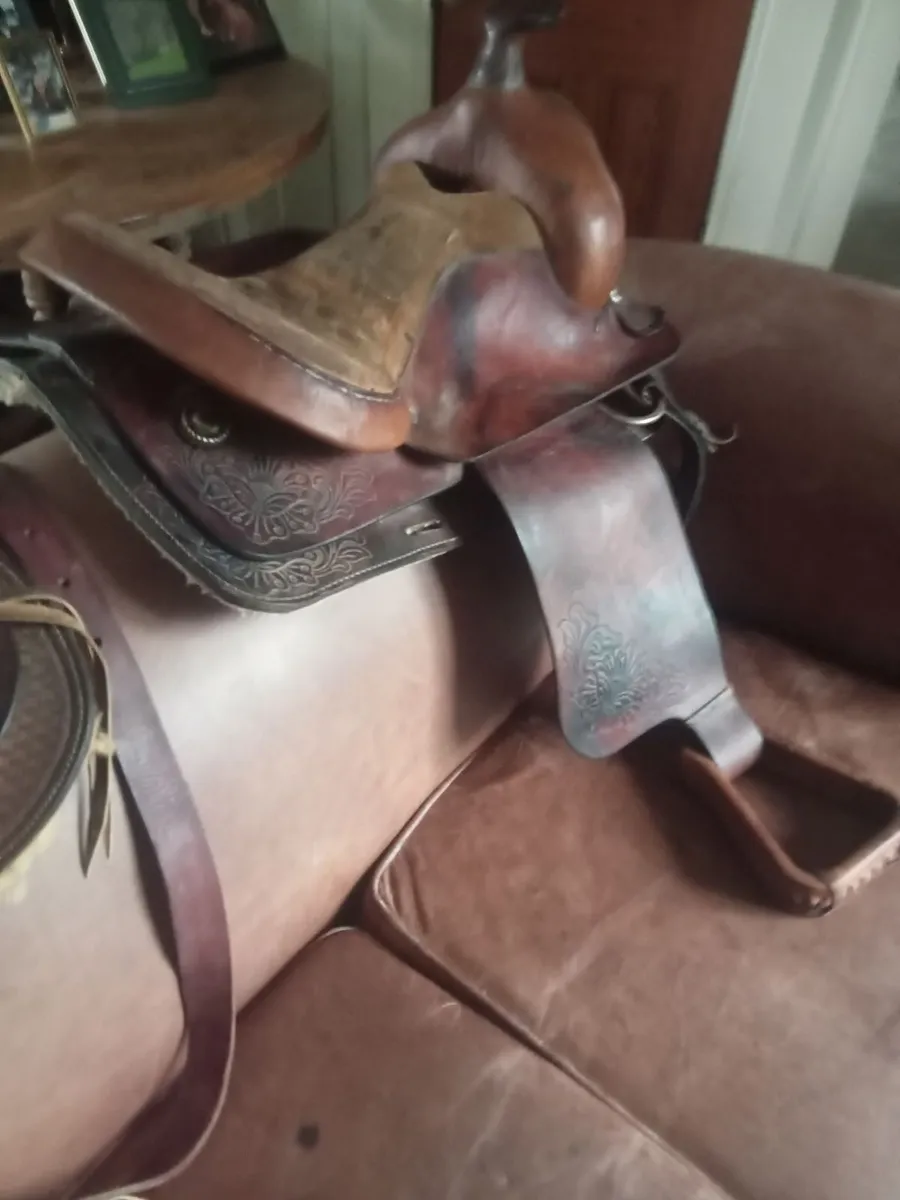 Western saddle - Image 2