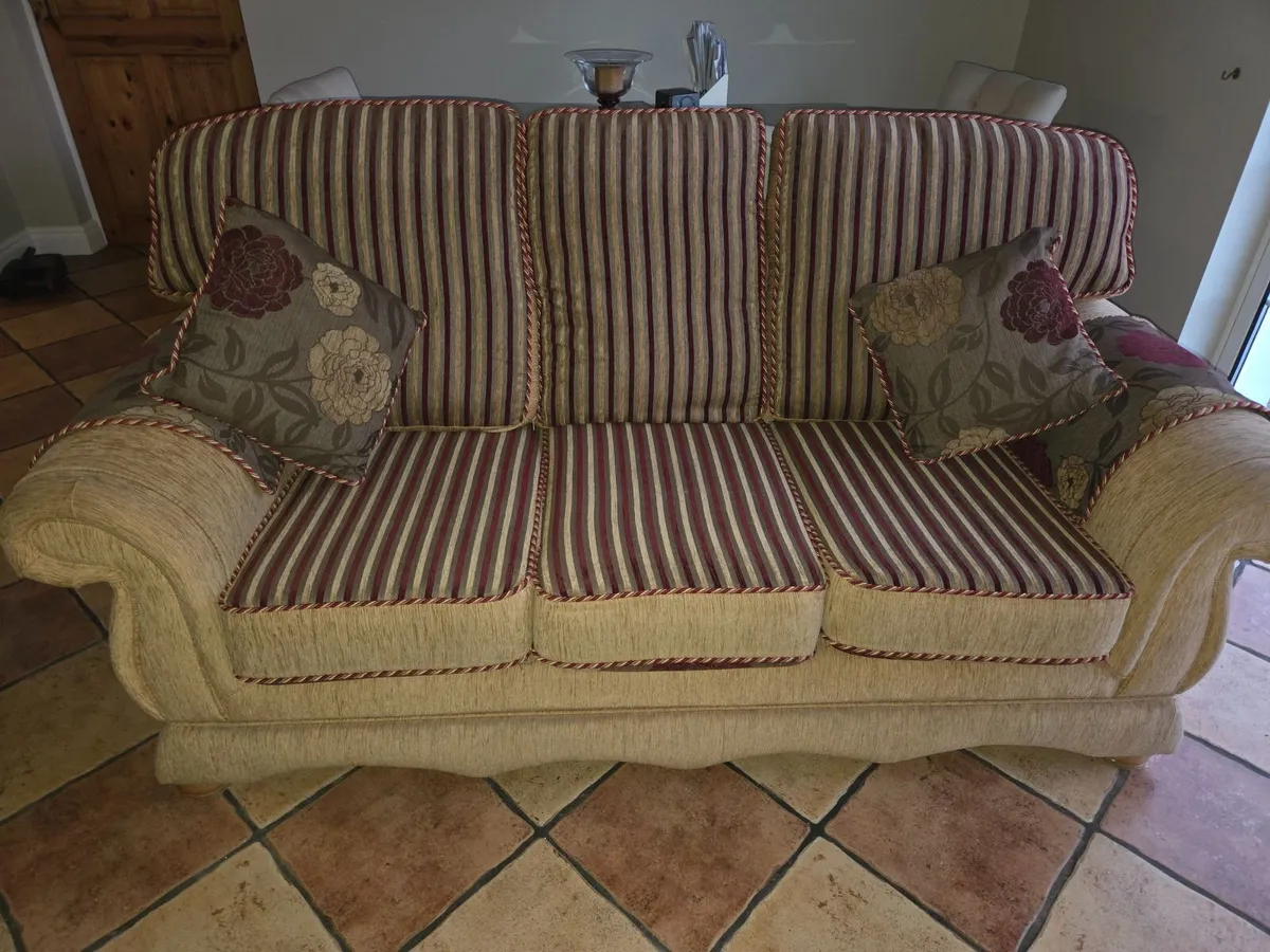3 Seater Sofa and 2 Armchairs - Image 3