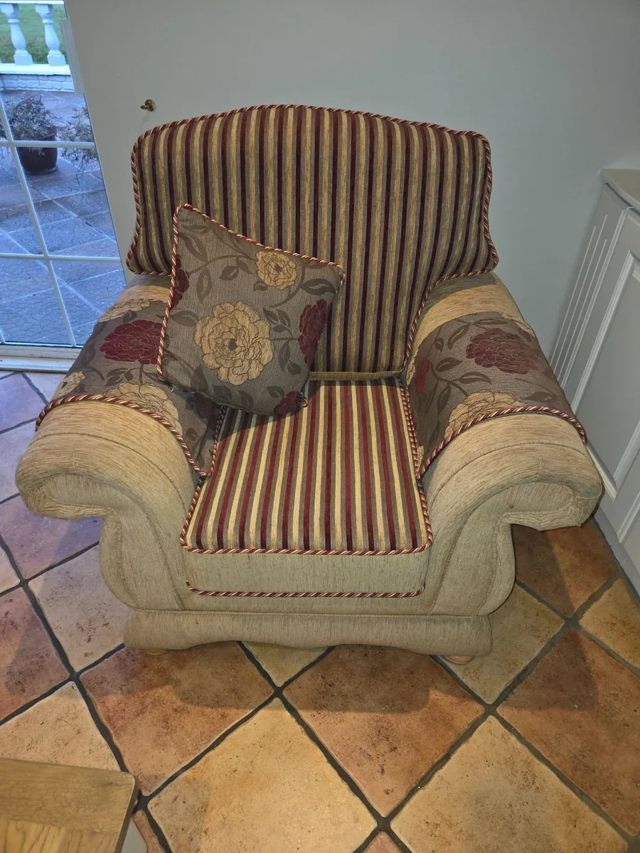 3 Seater Sofa and 2 Armchairs - Image 4