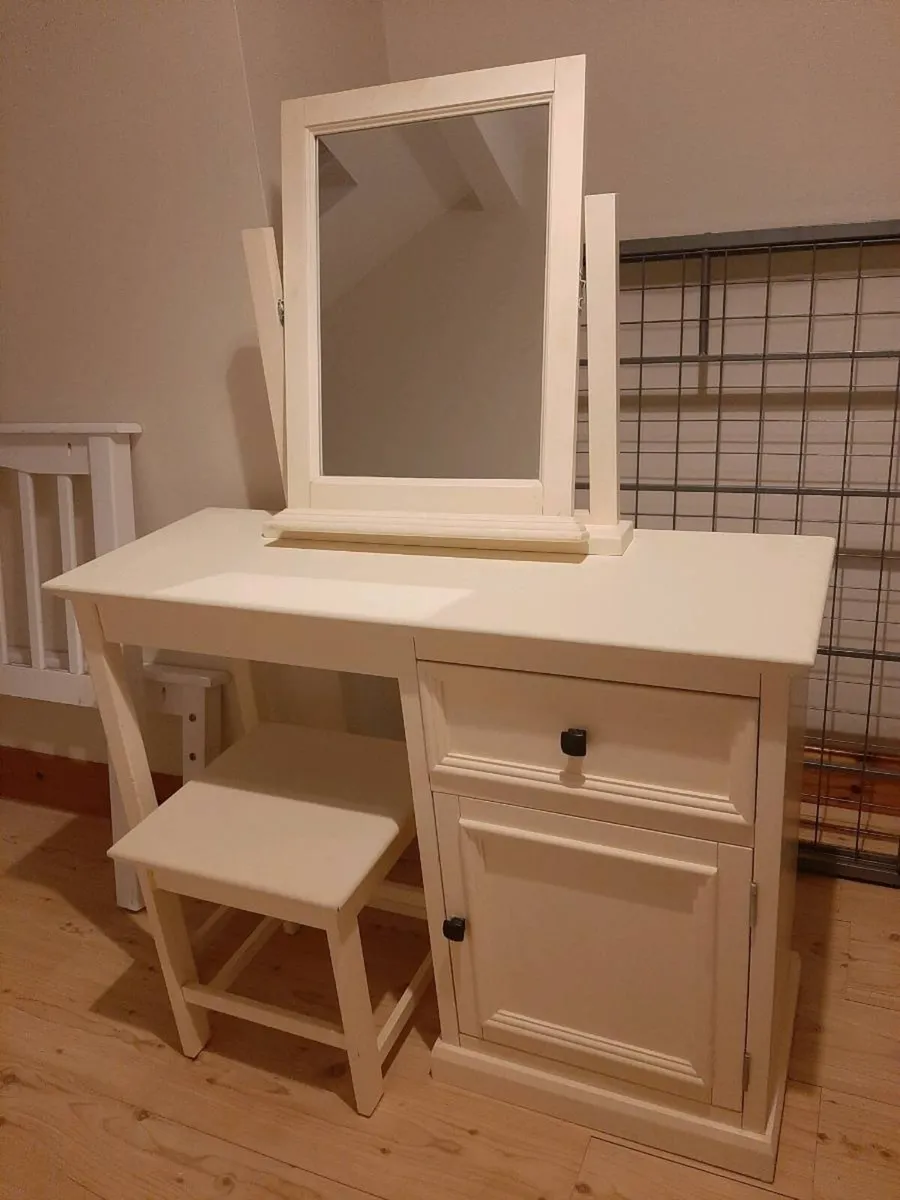 Bedroom vanity unit - Image 2