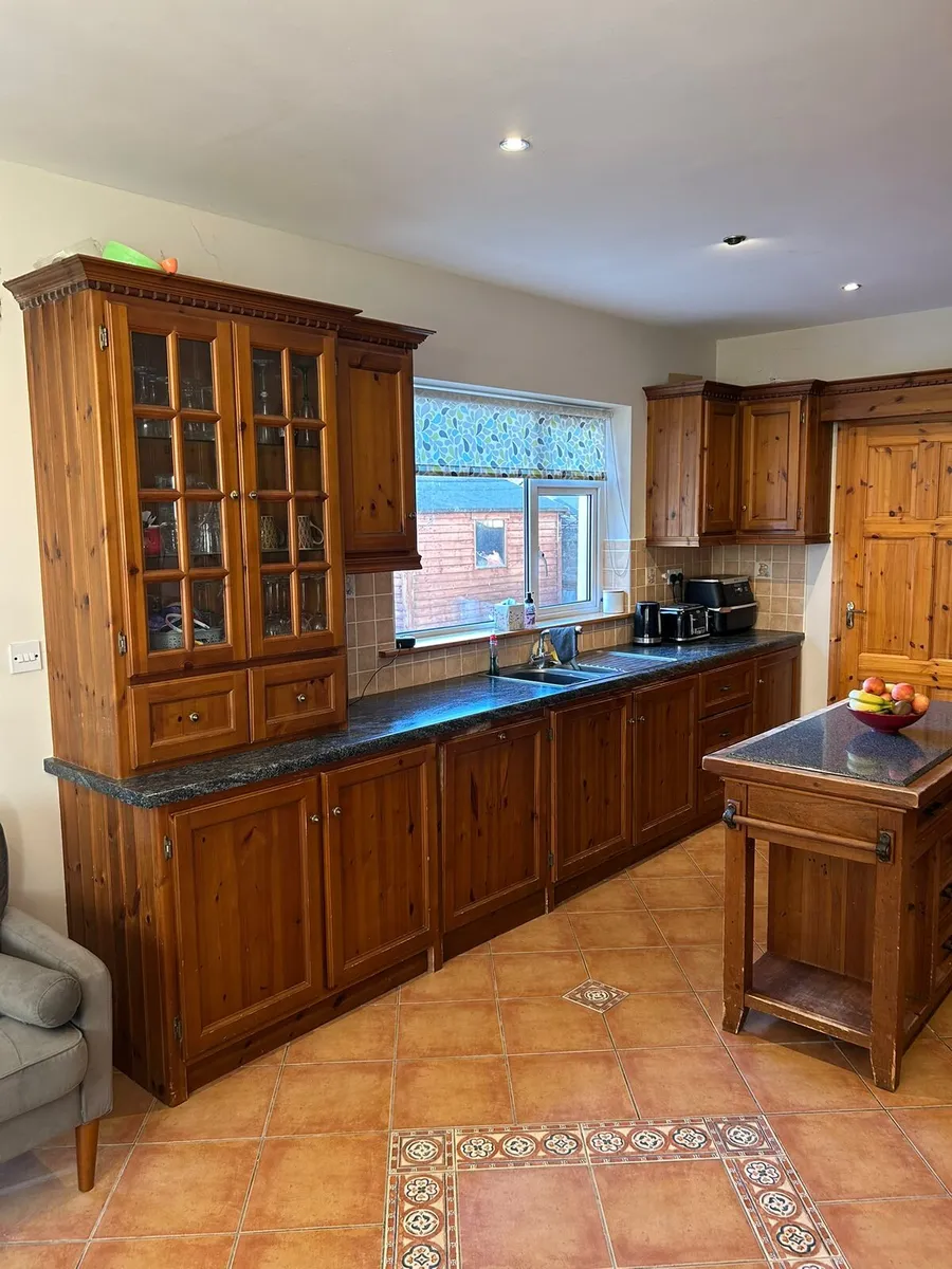 Solid wood kitchen & movable island - Image 1