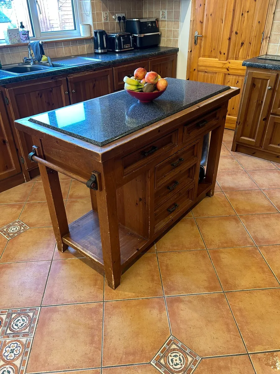 Solid wood kitchen & movable island - Image 3
