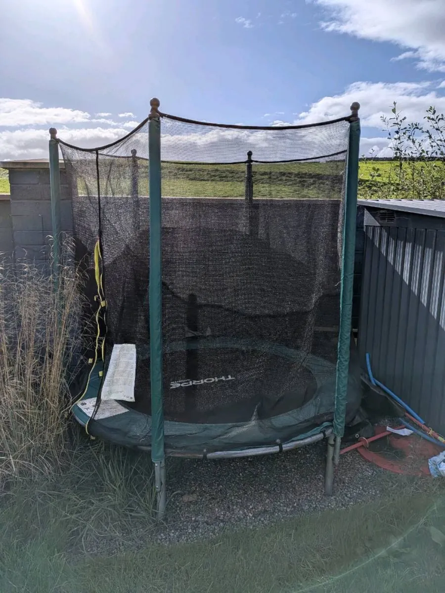 6ft Thorpe Trampoline with Enclosure Net - Image 1