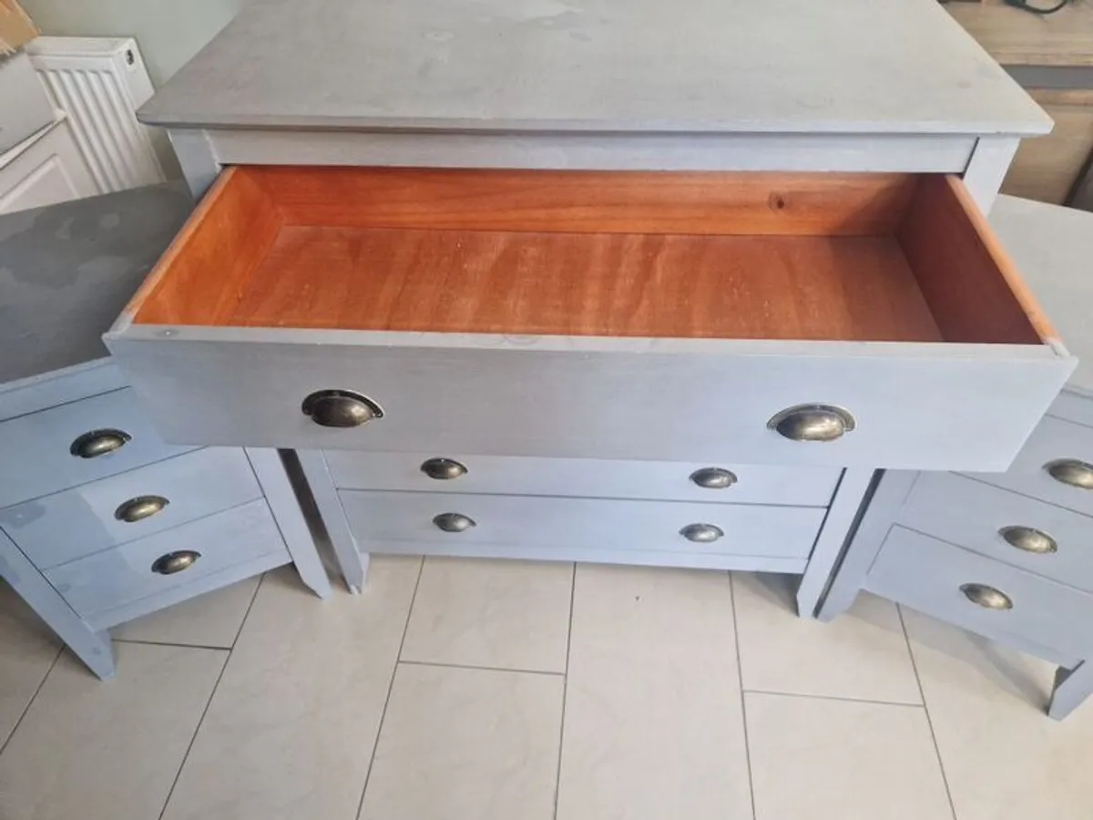 Bedside lockers and chest of drawers - Image 2
