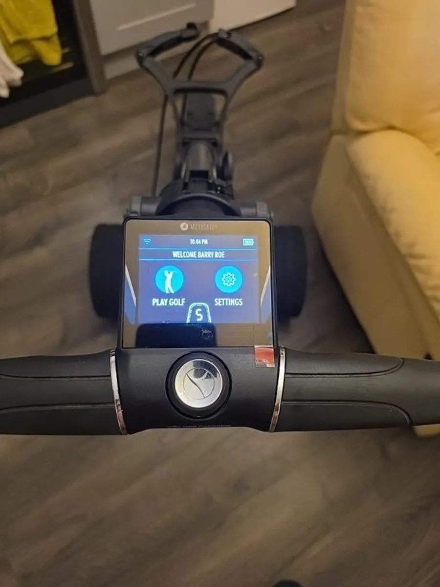 Motocaddy M5GPSdhc electric trolley - Image 2