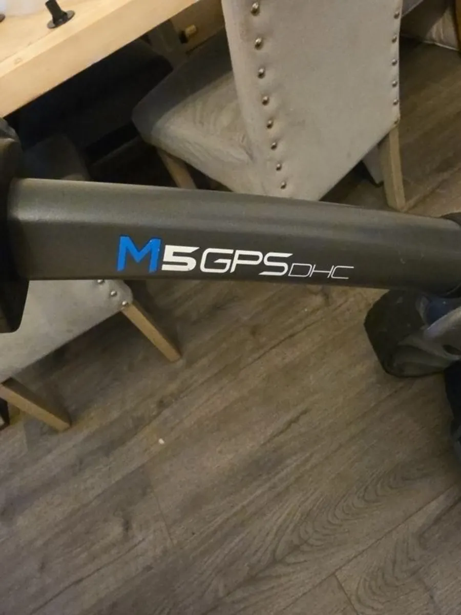 Motocaddy M5GPSdhc electric trolley - Image 3