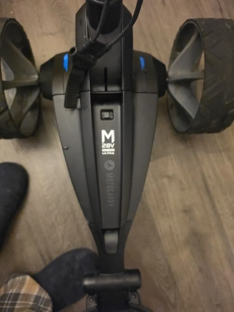 Motocaddy M5GPSdhc electric trolley - Image 4