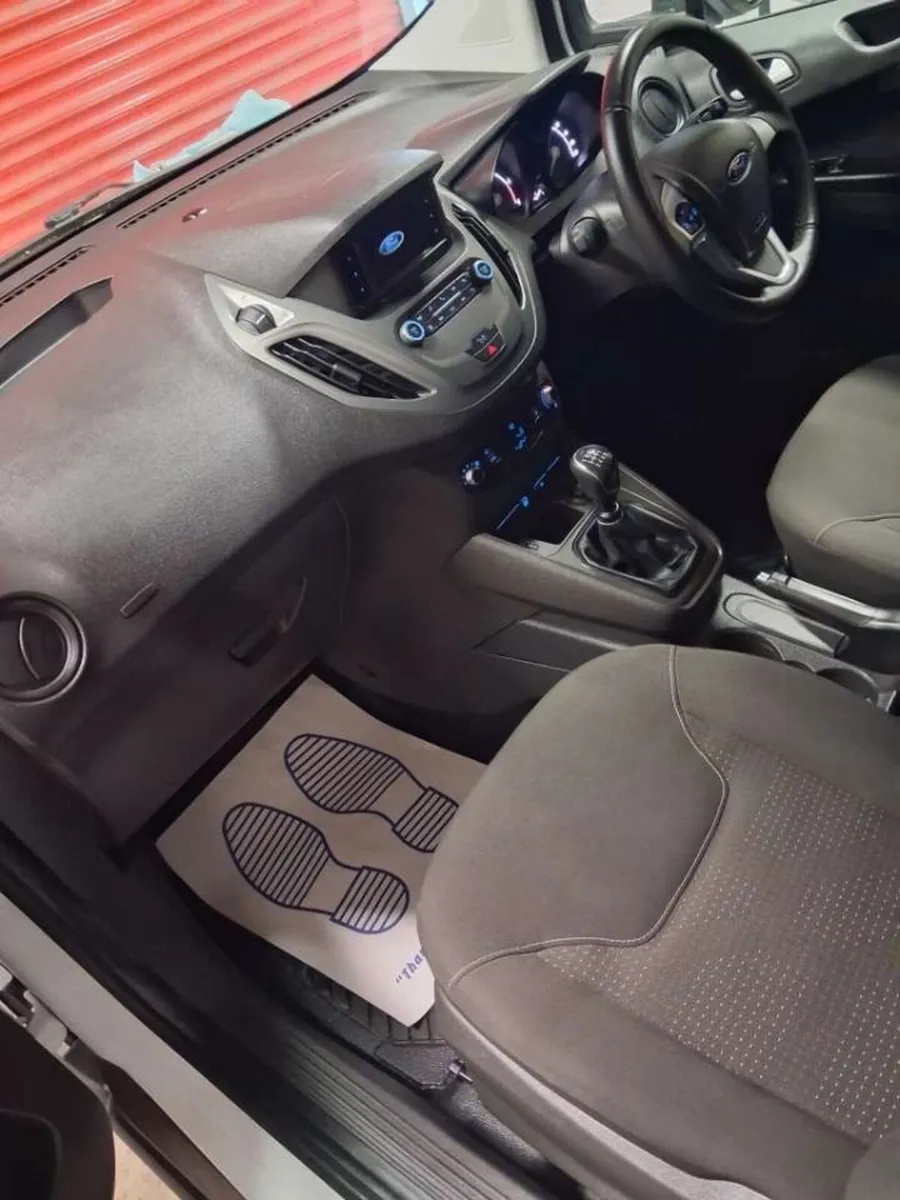 Ford Transit Courier 2023 - Image 4