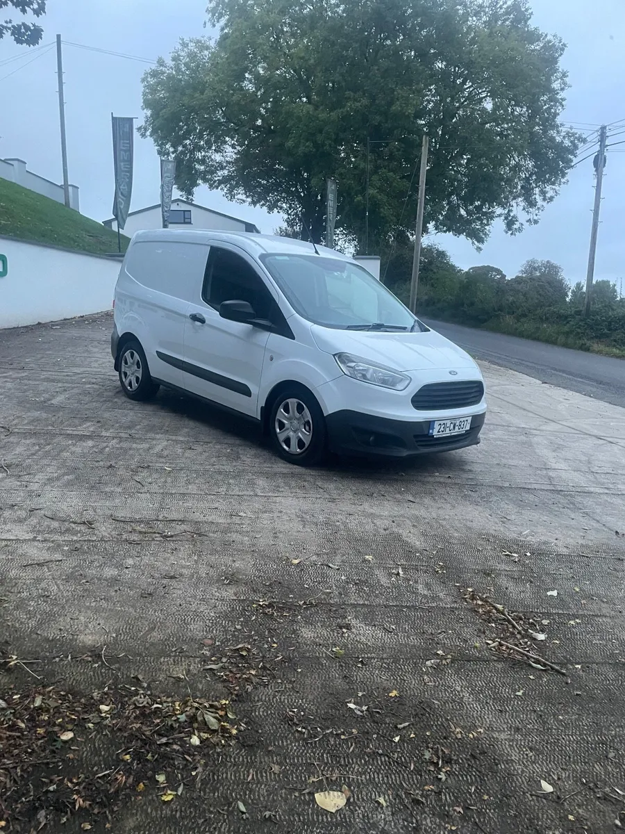 Ford Transit Courier 2023 - Image 3