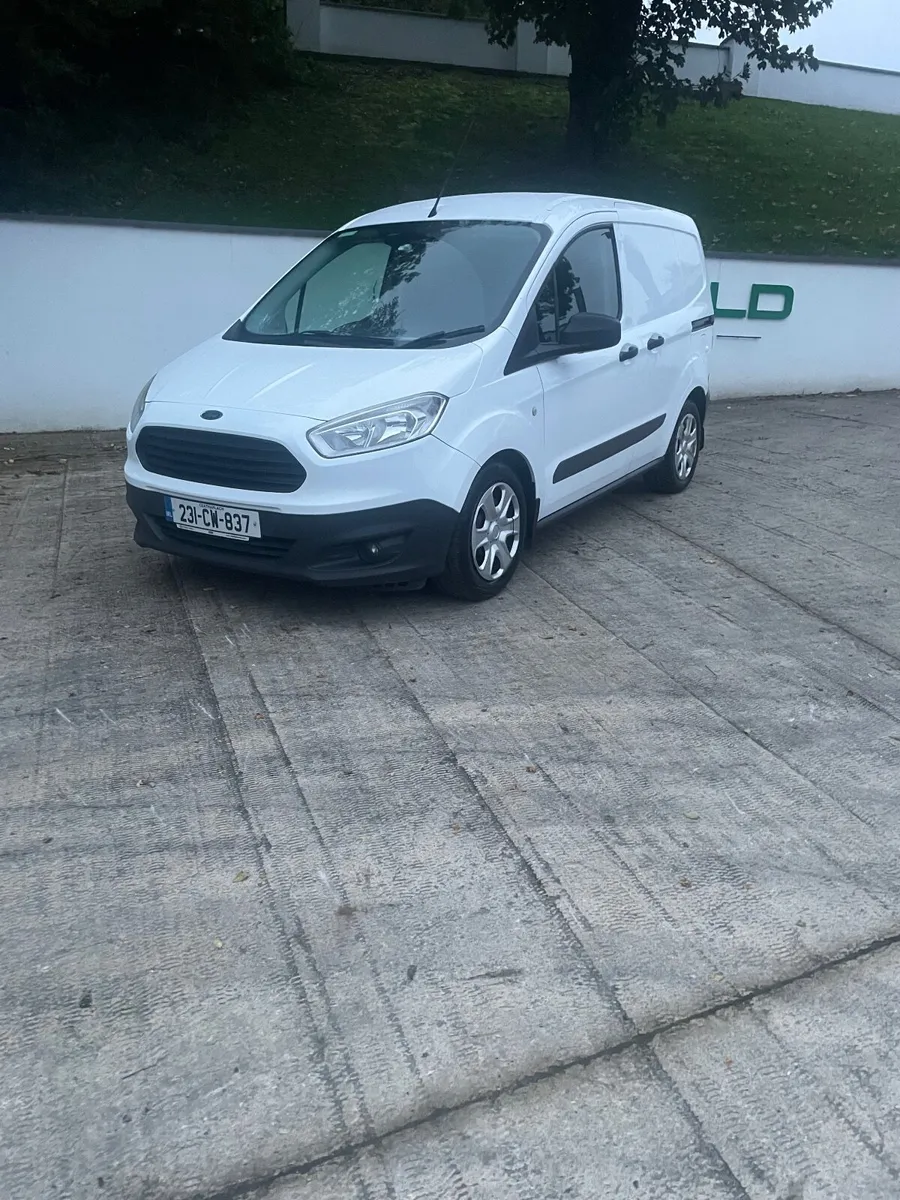 Ford Transit Courier 2023 - Image 1