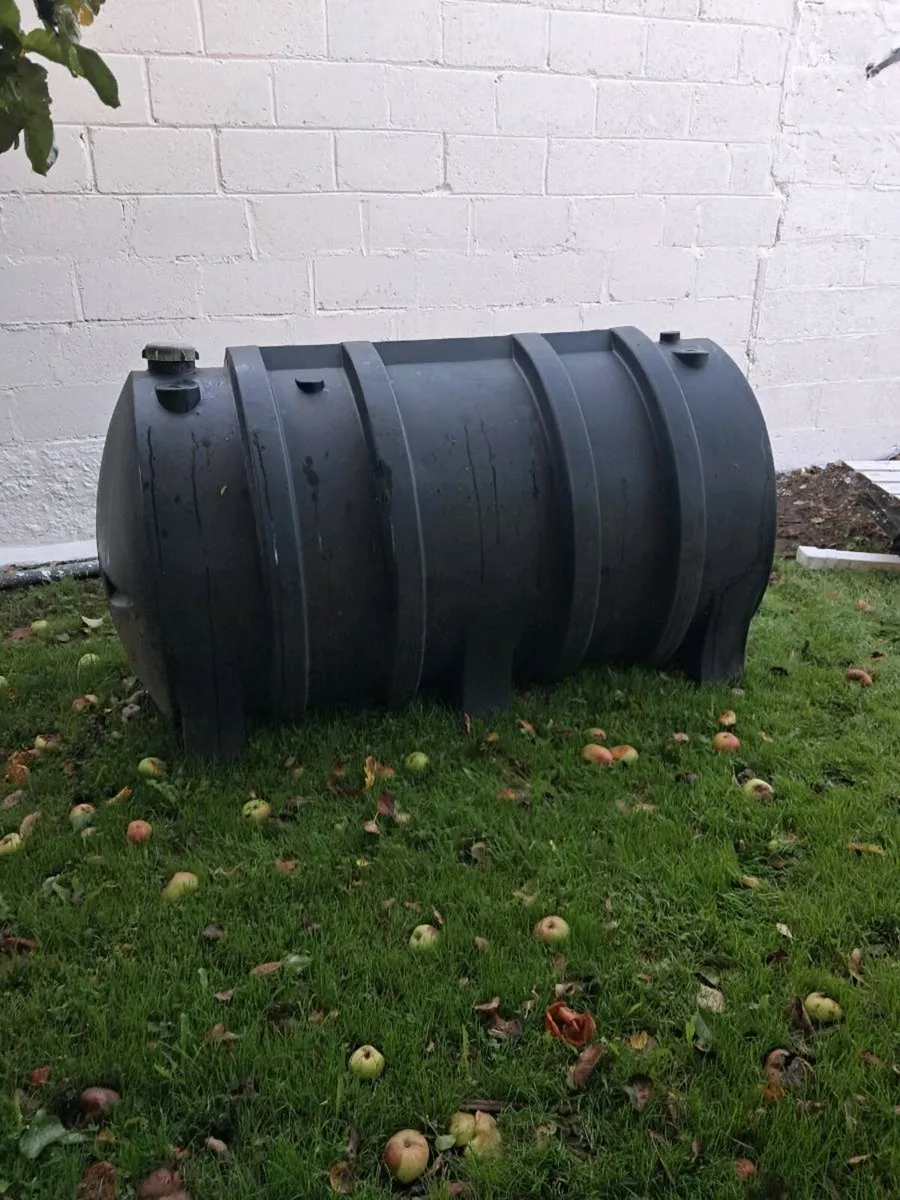 Oil tank 1100 litre - Image 1