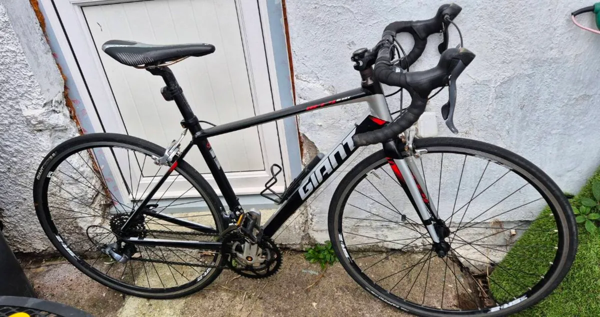 Giant Defy Aluxx 5 Road Bike - Image 1