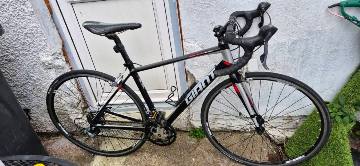 Giant Defy Aluxx 5 Road Bike - Image 4