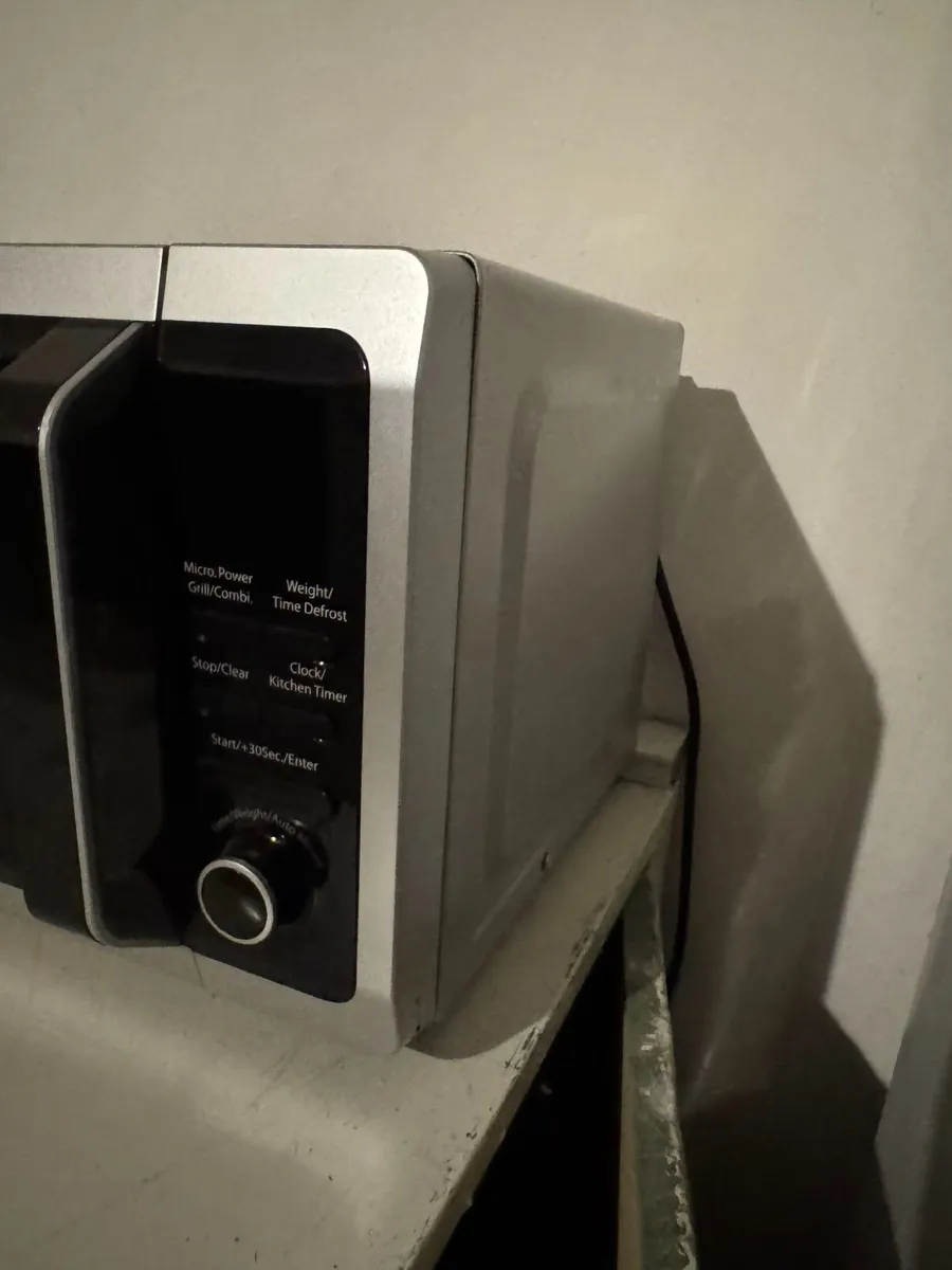Sharp 800w Microwave and 1000w grill combi - Image 2