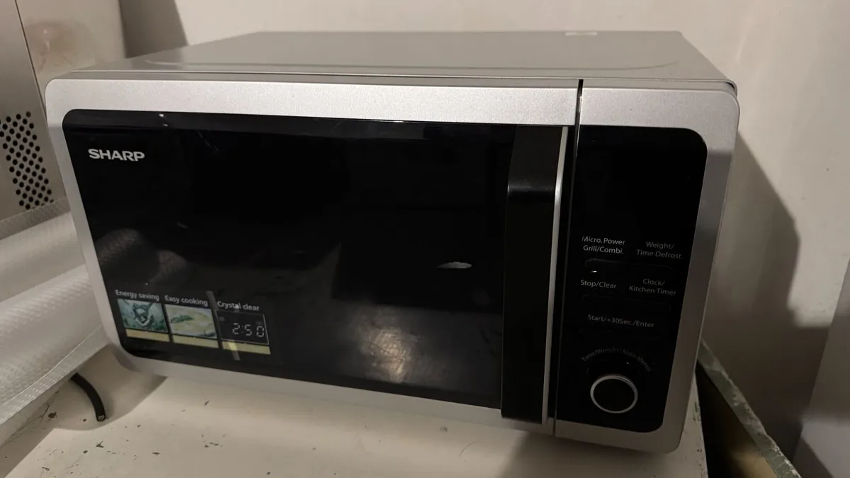 Sharp 800w Microwave and 1000w grill combi - Image 1