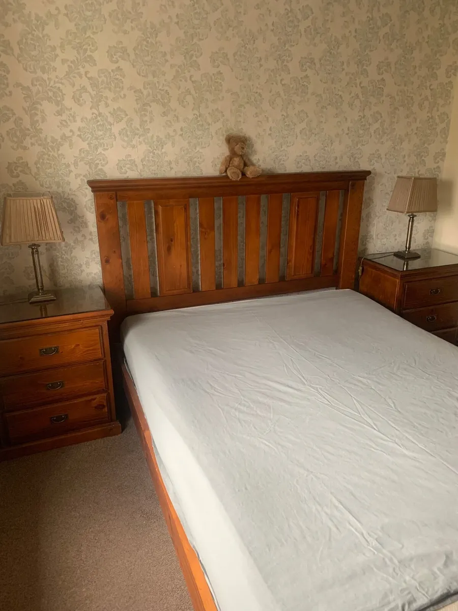 Bedroom furniture - Image 2