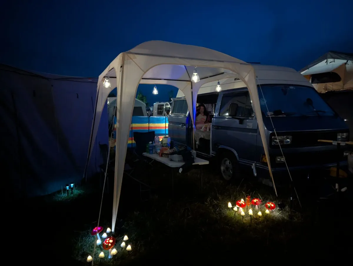 VW T25/T3 Campervan (1984) - Image 2