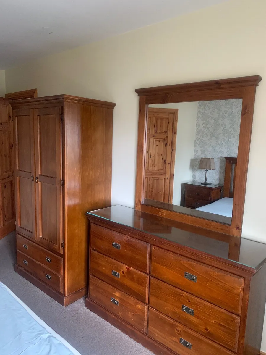 Bedroom furniture - Image 1
