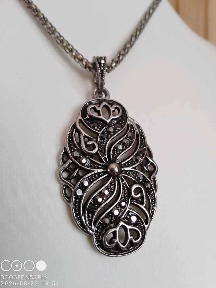 Vintage Pewter Women's Necklace and Earring Set - Image 2