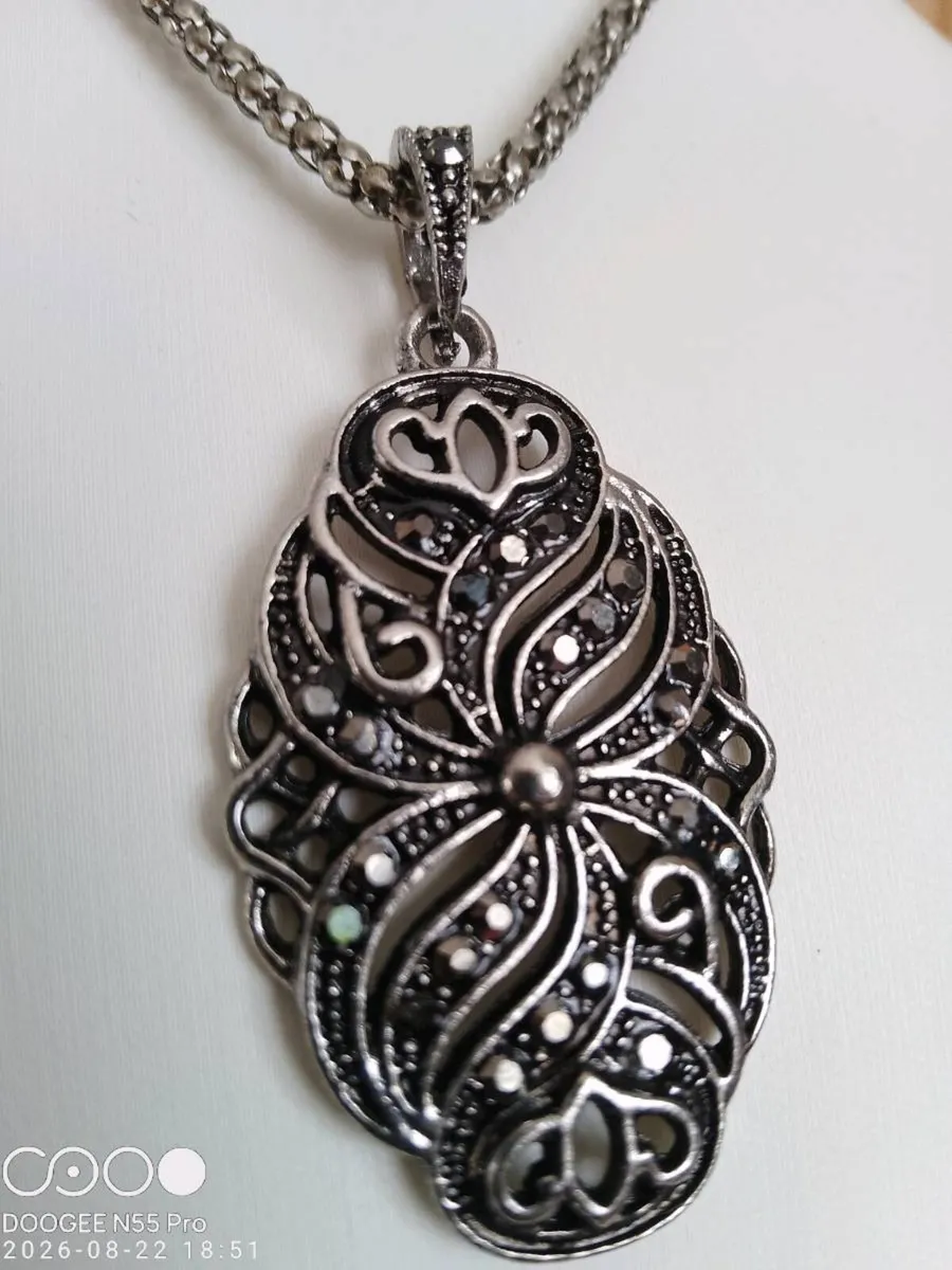 Vintage Pewter Women's Necklace and Earring Set - Image 3