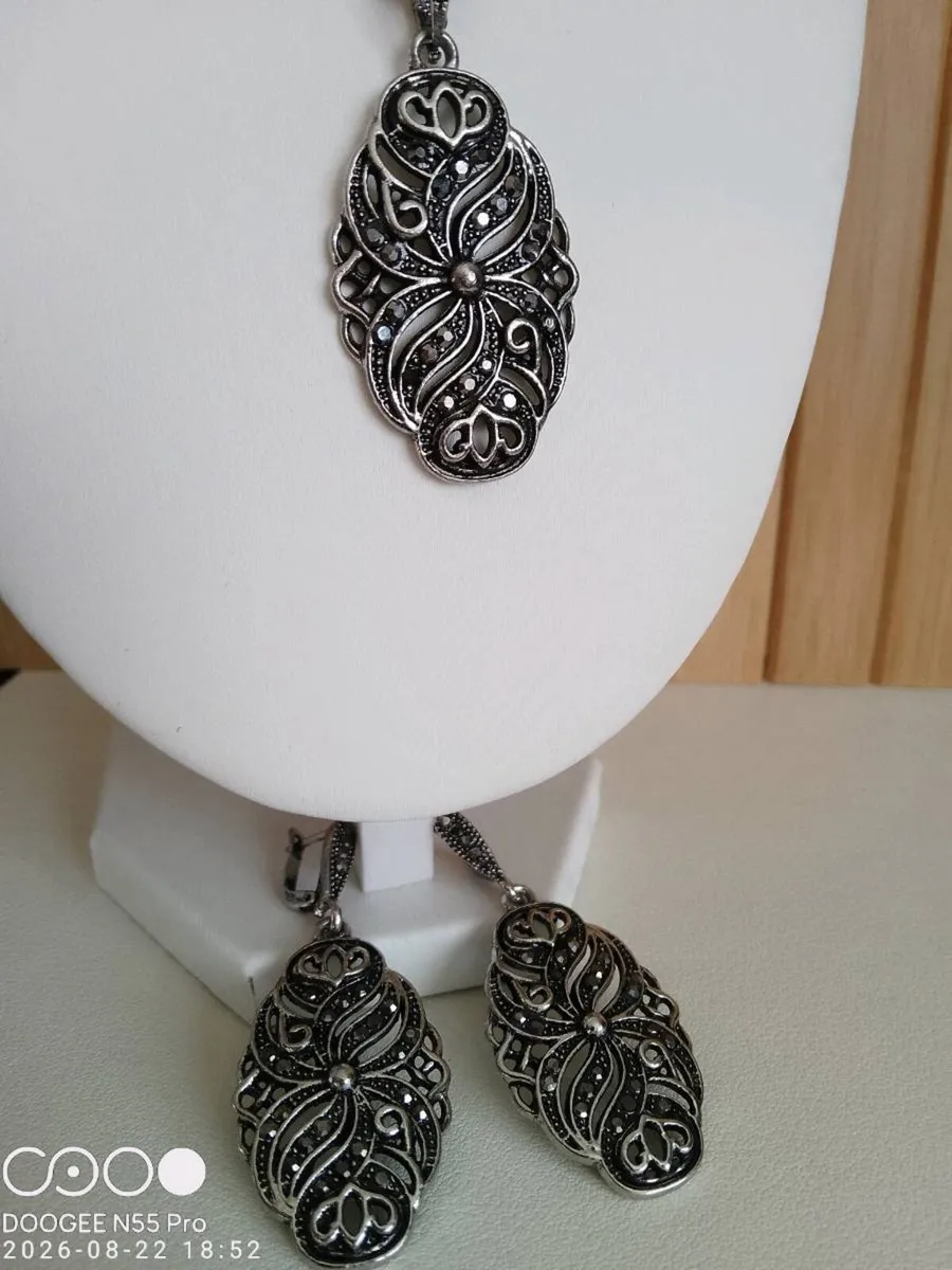 Vintage Pewter Women's Necklace and Earring Set - Image 4