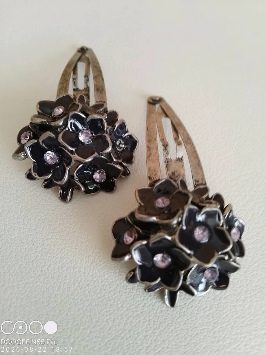 Vintage Style Ceramic and Zirconia Diamond Hair Cl - Image 3