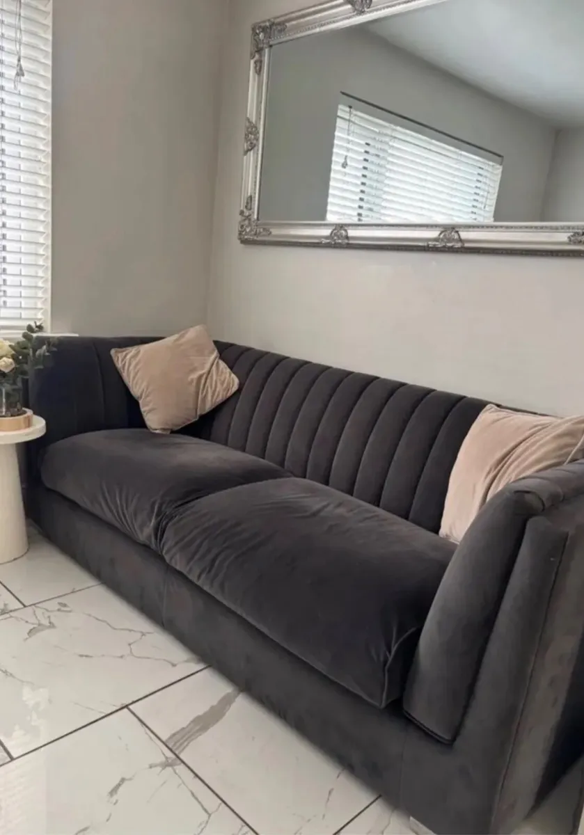 Couch - Image 1