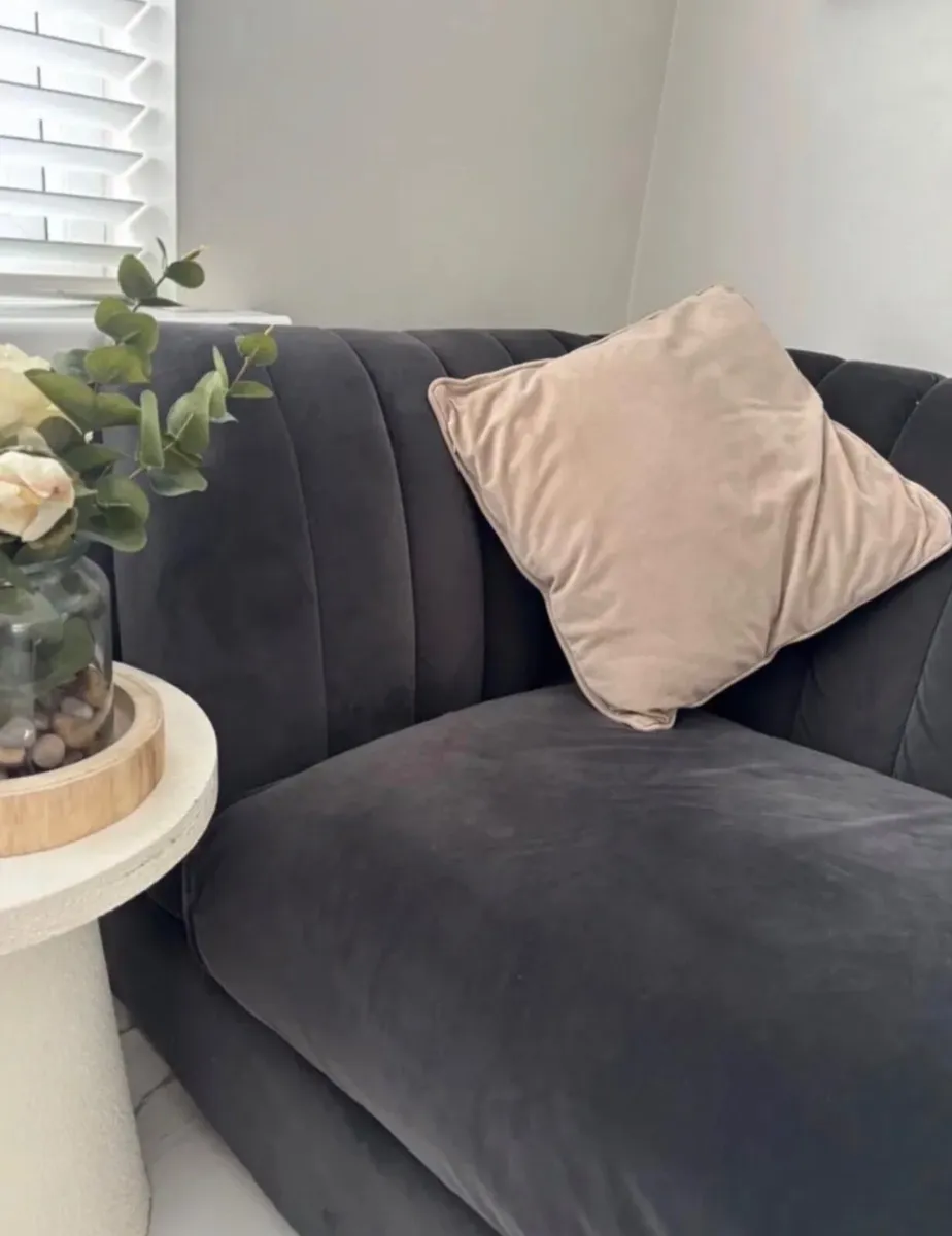 Couch - Image 2