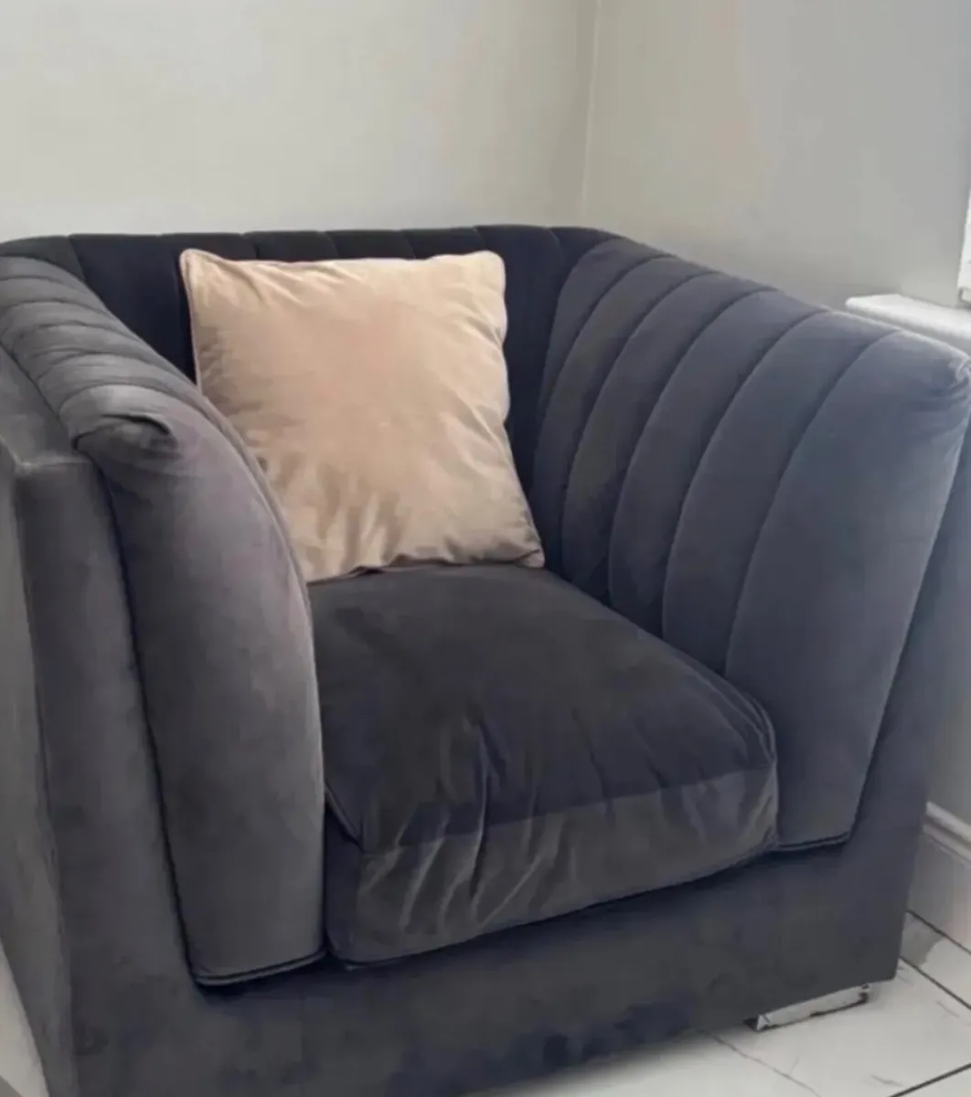 Couch - Image 3