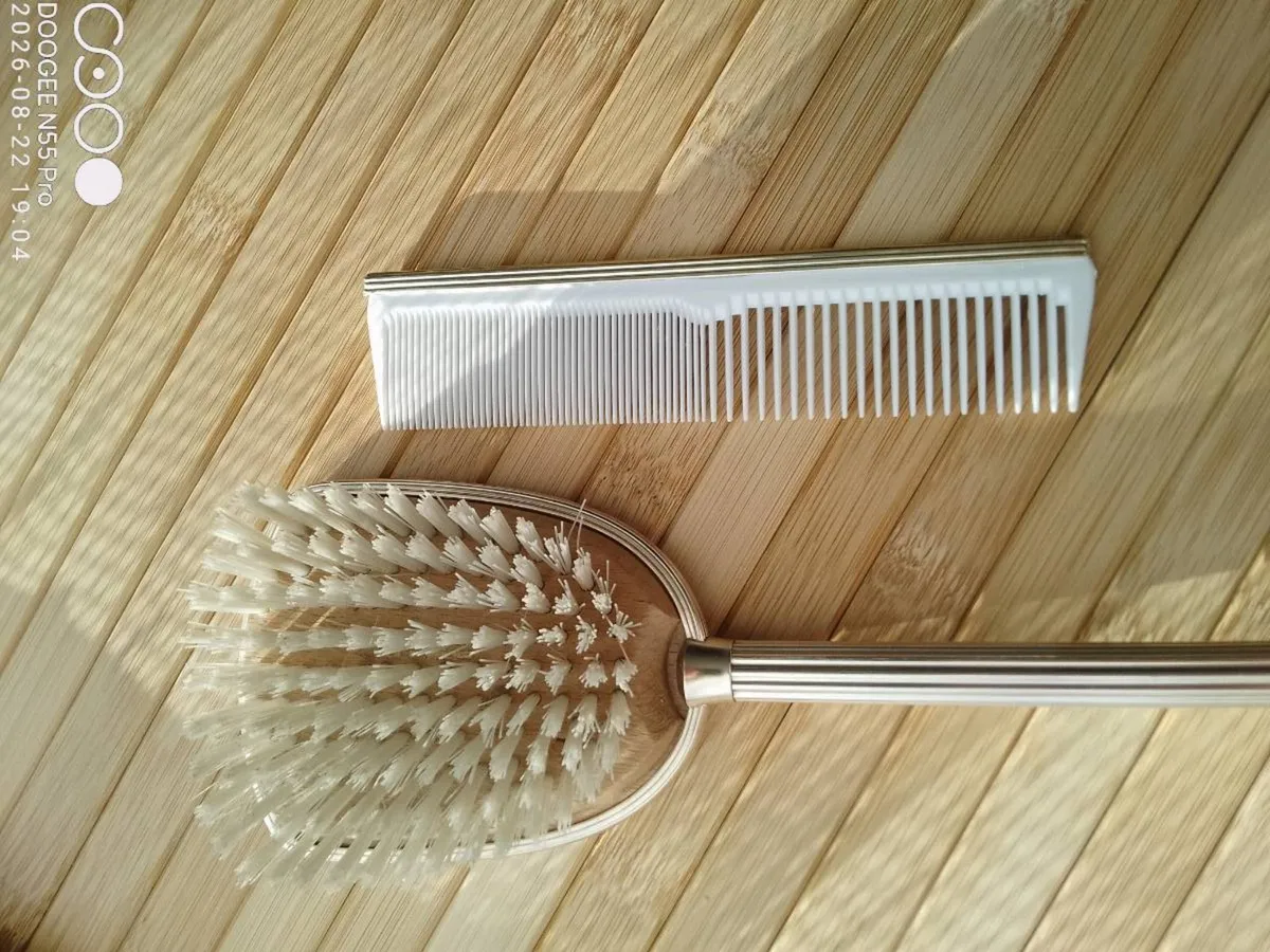 Authentic Vintage Hairbrush and Comb Set - Image 3