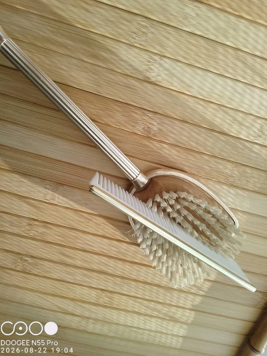Authentic Vintage Hairbrush and Comb Set - Image 4