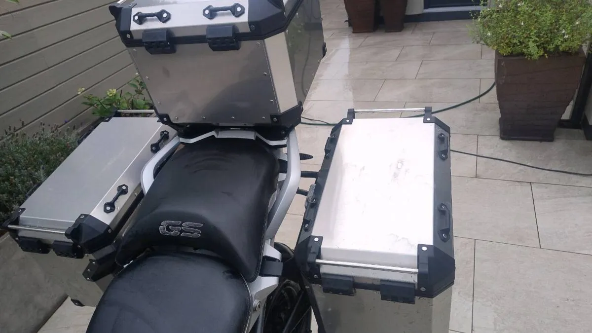 R1200GS 2017 P/X factory  lower service history - Image 4