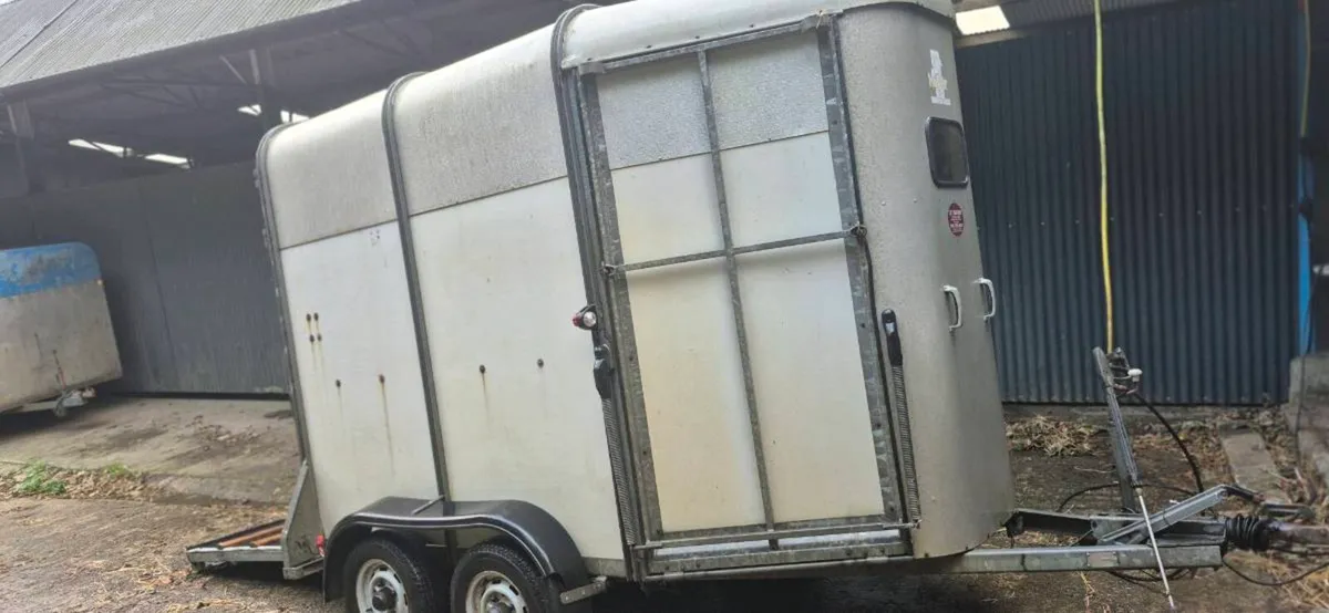 Horse box - Image 1
