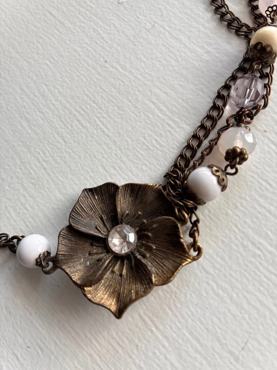 Vintage-bronze chain adorned with faux pearls and - Image 4