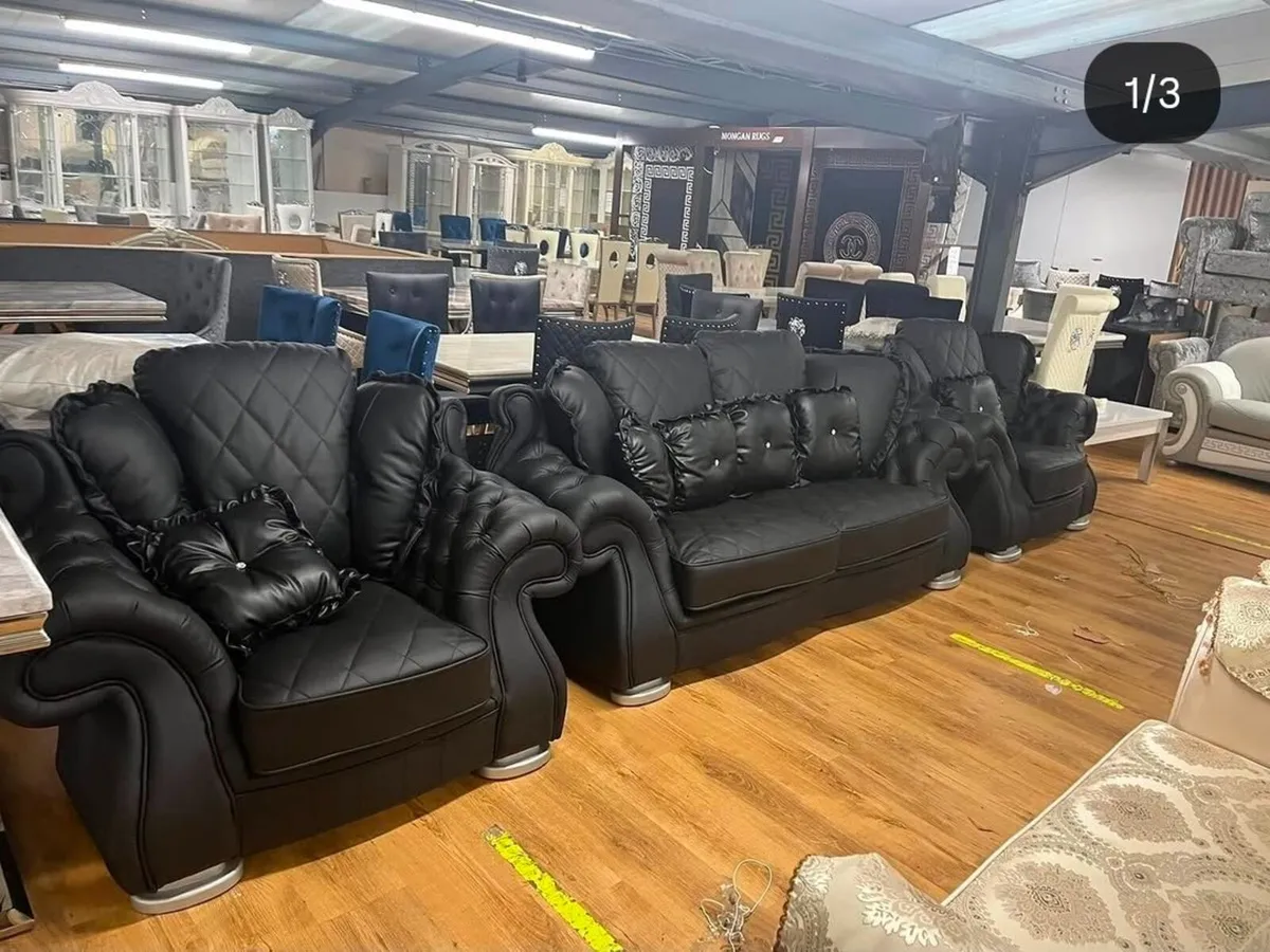 CouBlack 3 & 2 Seater Sofa Suite – Excellent Conch