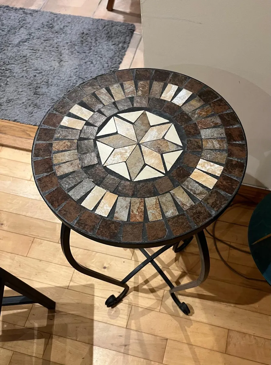 Beautiful Mosaic Topped Side Table / Occasional Ta - Image 1