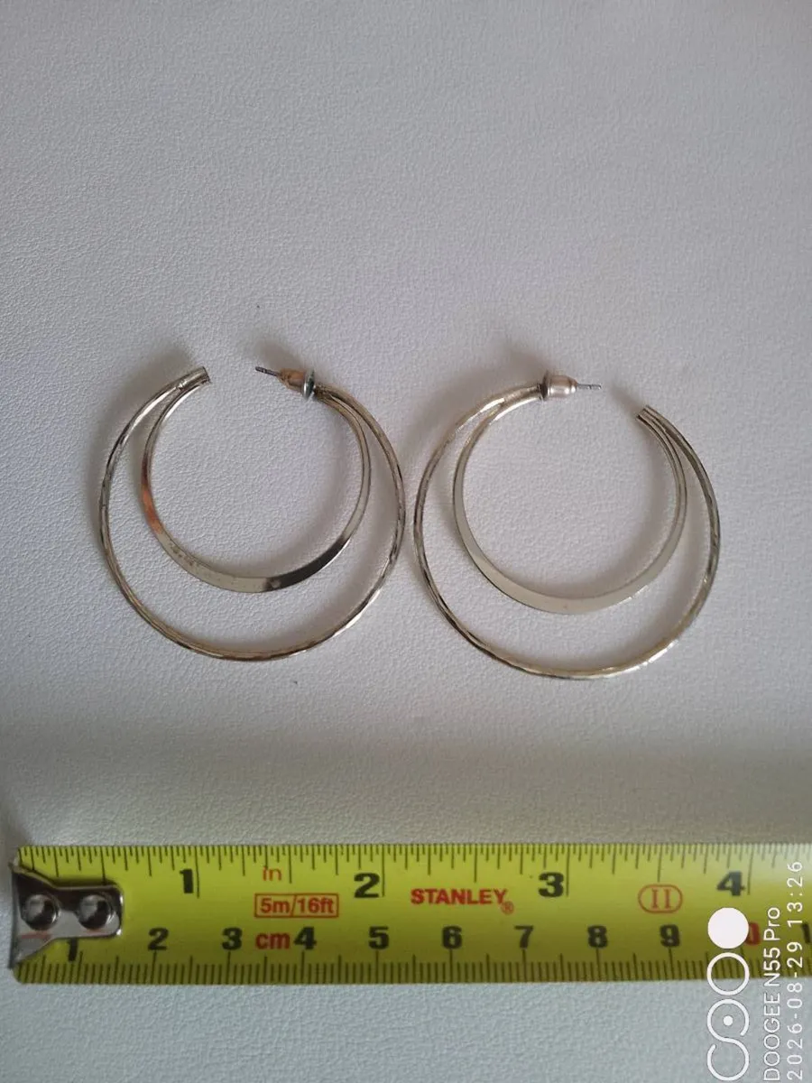 Women's Classic Double Hoop Earrings - Image 2