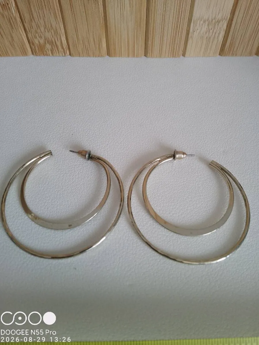 Women's Classic Double Hoop Earrings - Image 4