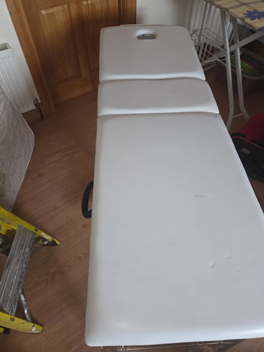 Folding Beauty Therapy / Massage Table - Image 2
