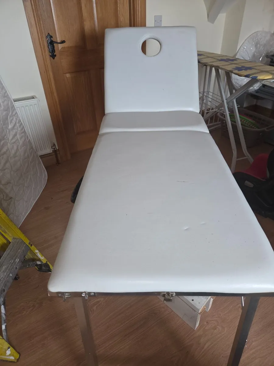 Folding Beauty Therapy / Massage Table - Image 3