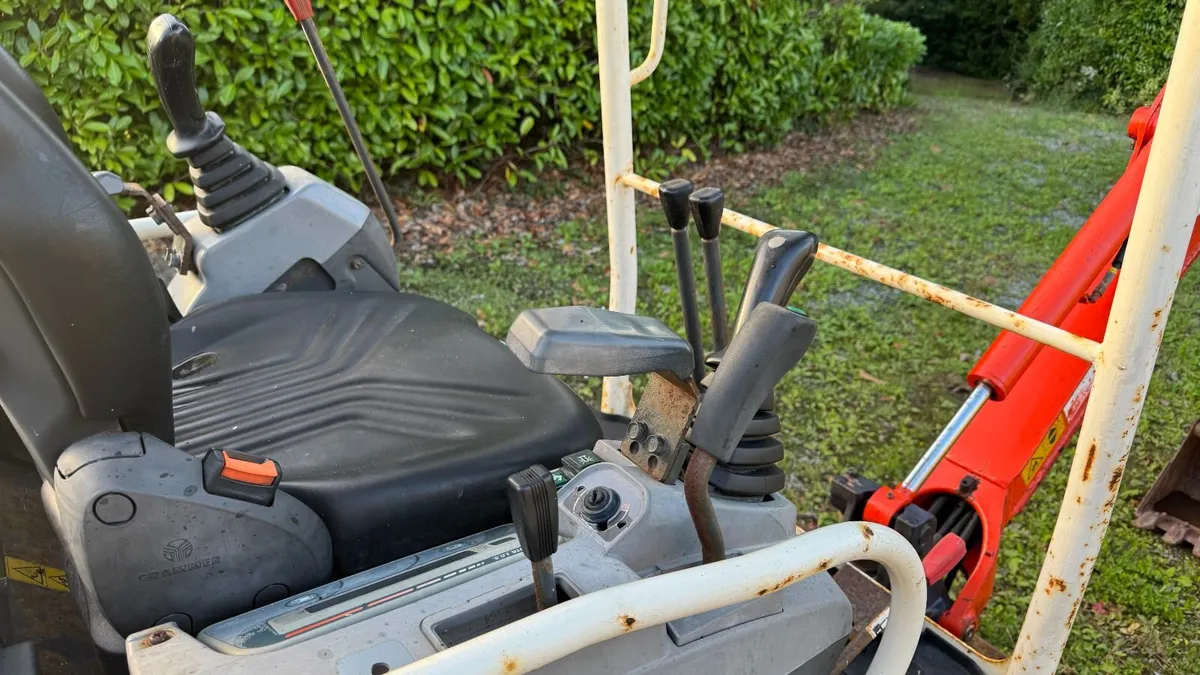 Kubota KX41-3V Mini digger - Image 4